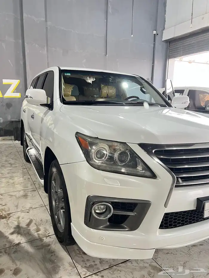 جيب لكزس LX570 موديل 2013 DD فل كامل نظيف 5