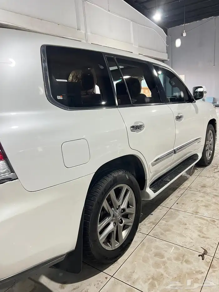جيب لكزس LX570 موديل 2013 DD فل كامل نظيف 4