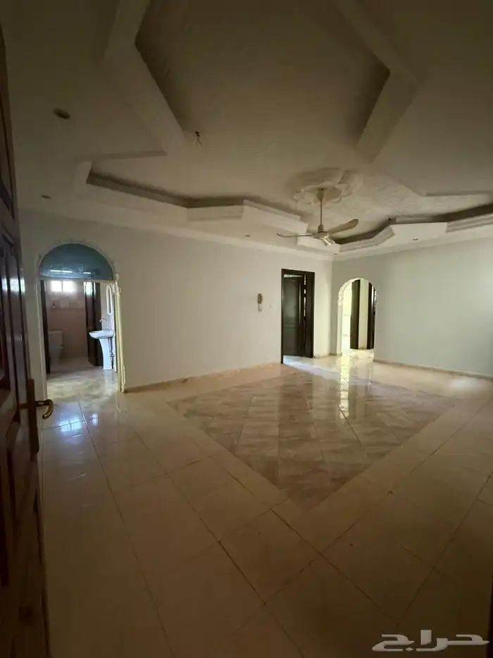 شقة للايجار بحي السامر 4 غرف 8