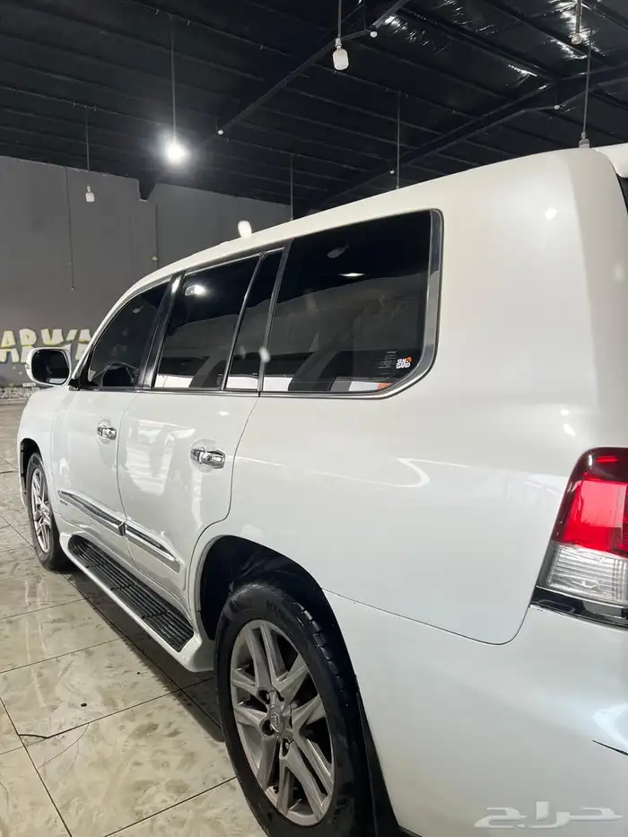 جيب لكزس LX570 موديل 2013 DD فل كامل نظيف 8