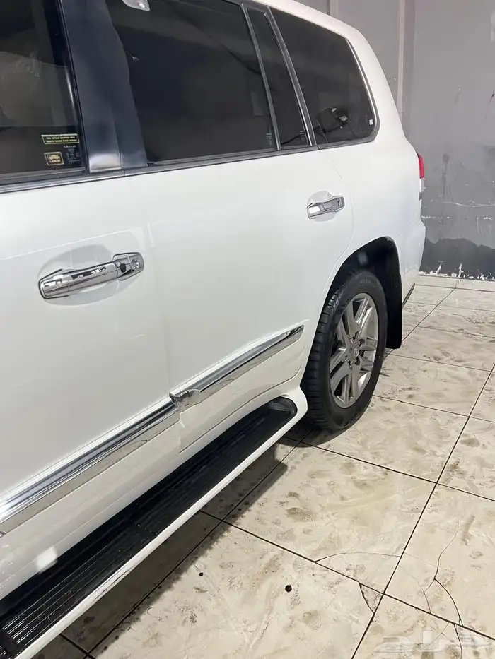 جيب لكزس LX570 موديل 2013 DD فل كامل نظيف 1