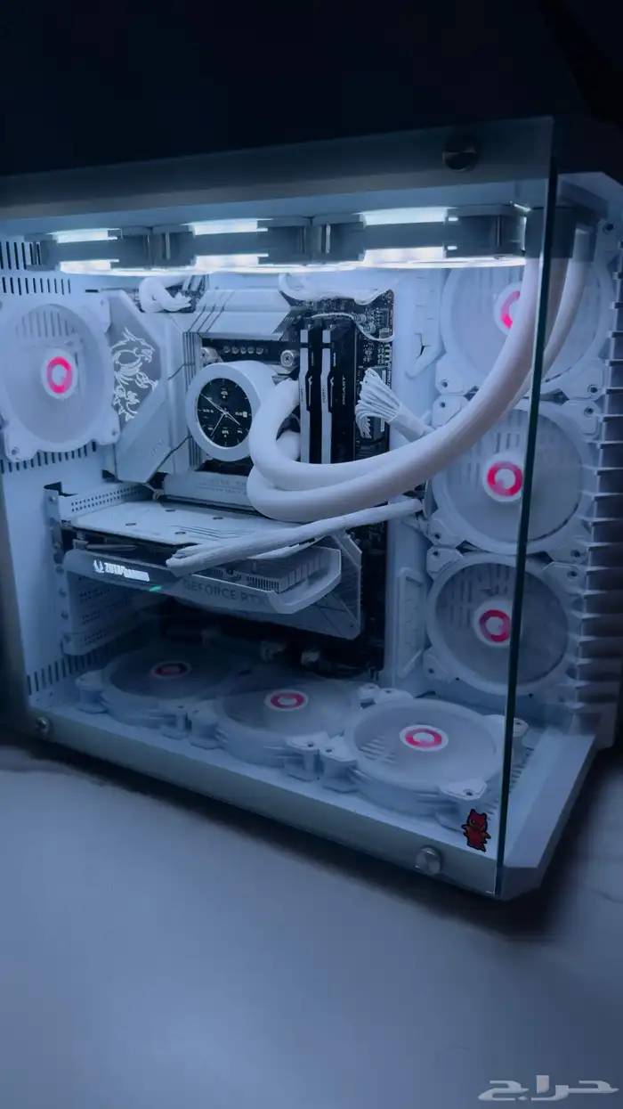 للبيع pc مع شاشة قيمنق 240 فريم 0