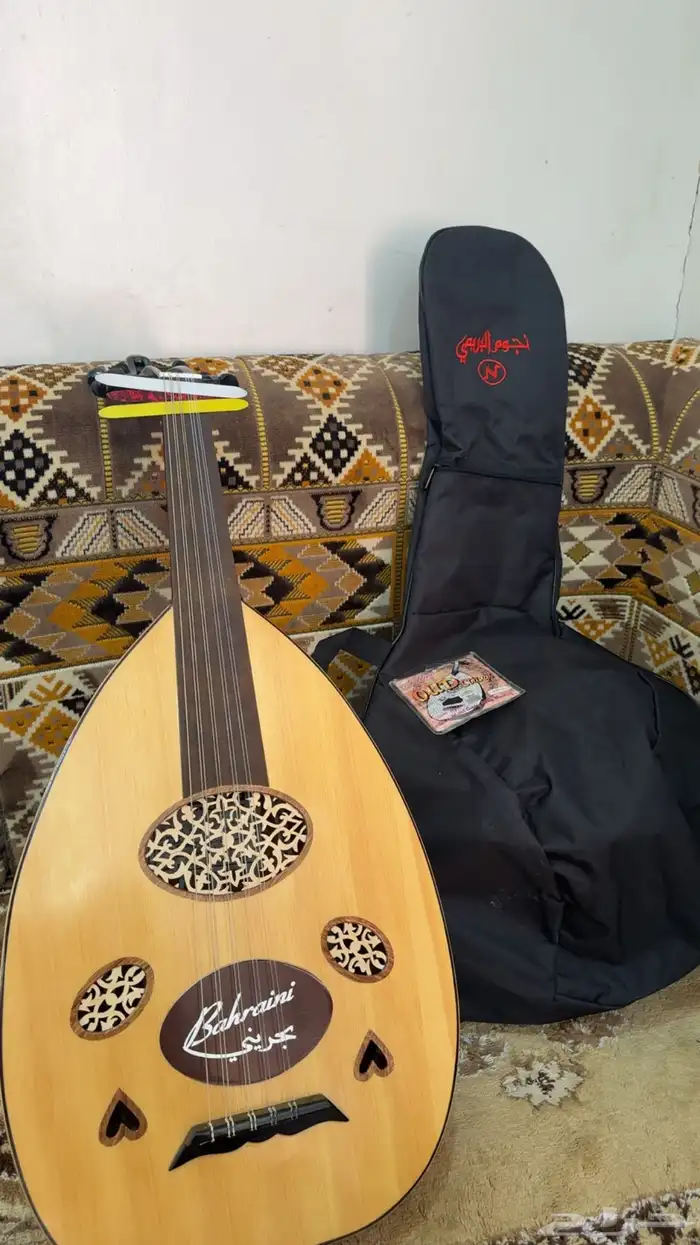 عود بحريني ابو قلبين جديد معه ثلاث ريش واوتار 0