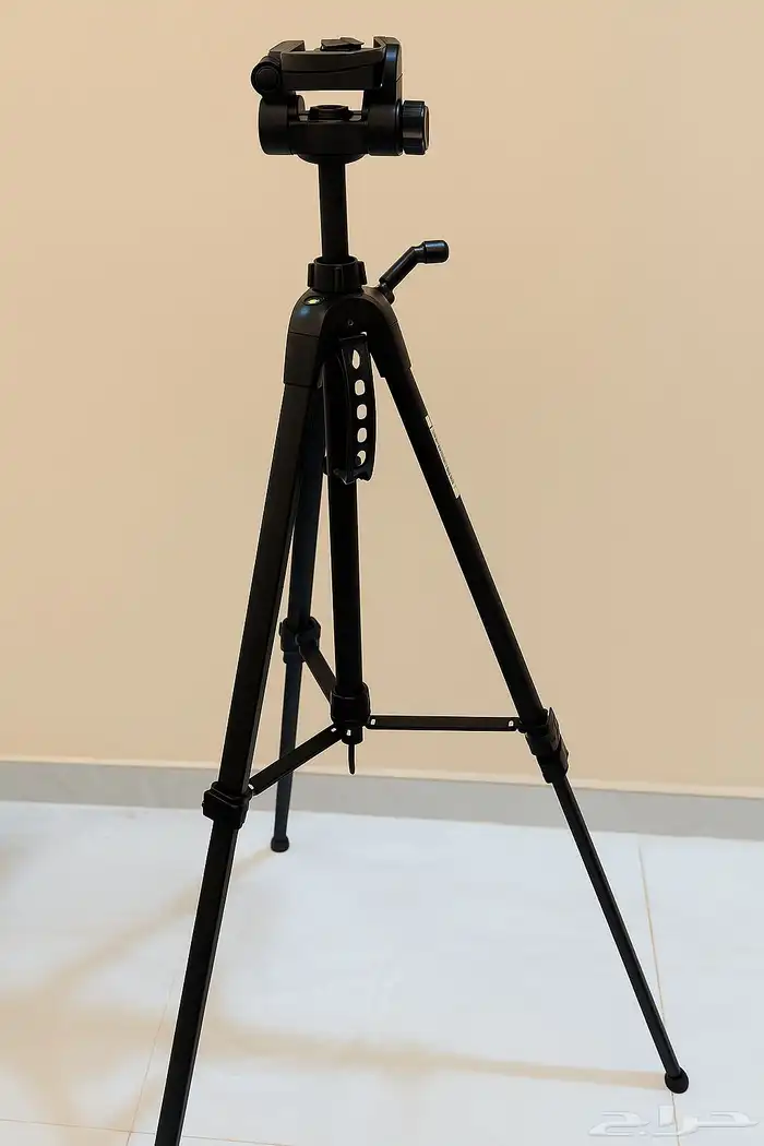 كاميرا Canon EOS 750D بحالة شبه جديدة 0