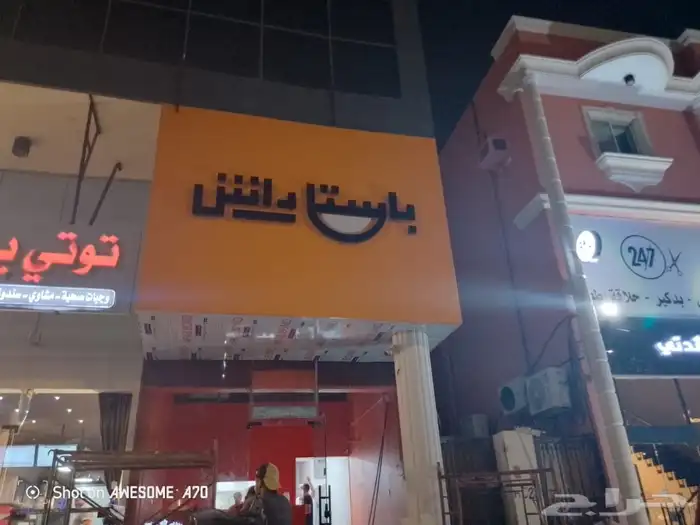 خطاط لوحات محلات تجارية وتركيب كلادينج 6