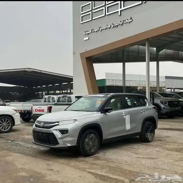 تويوتا أوربان كروزر فل كامل فضي سقف اسود 0