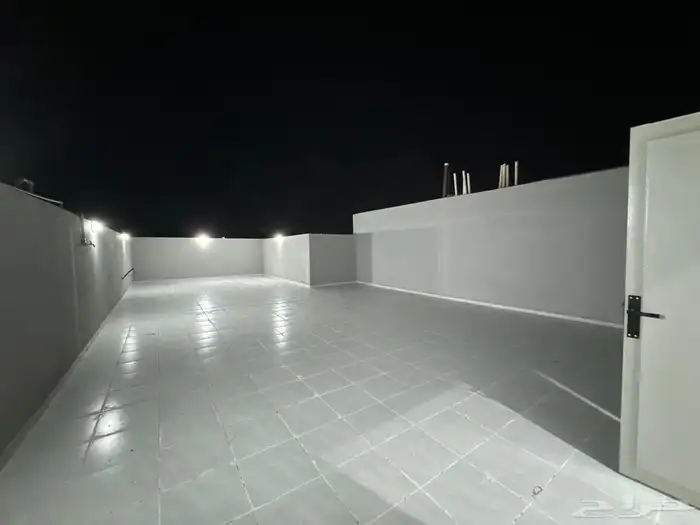 للبيع فلل نص ارض بحي الصفا 7