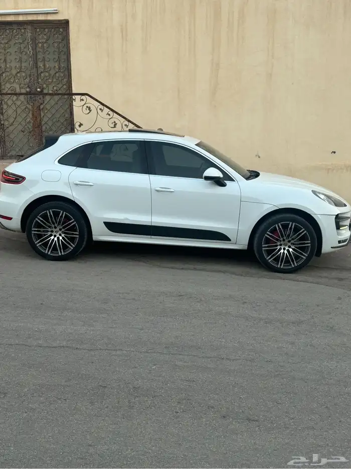 للبيع بورش مكان 6