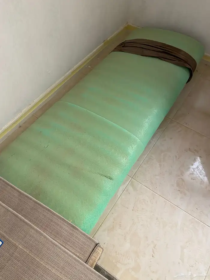 الوحات تراثيه وكذالك فرش وكذالك سيف قديم 7