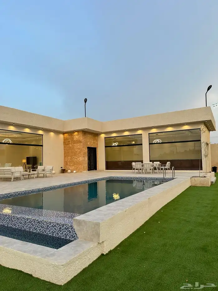 منتجع فاخر للايجار السنوي بالعمارية 2000 متر 2