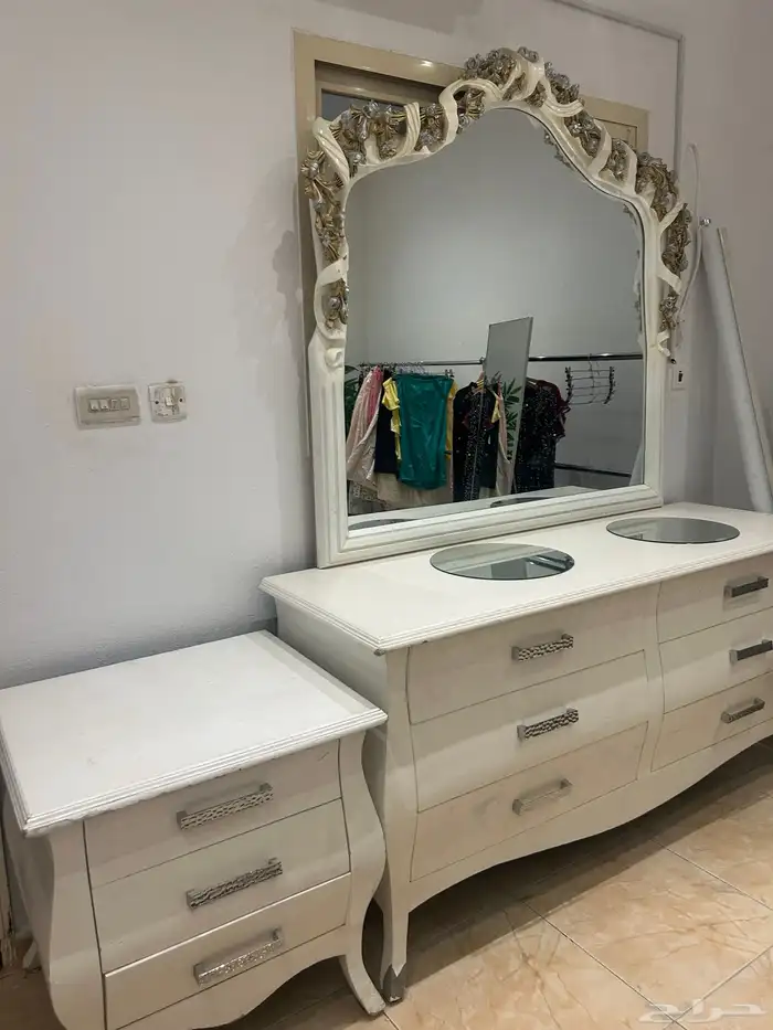 تسريحه بالون ابيض مع ذهبي 0