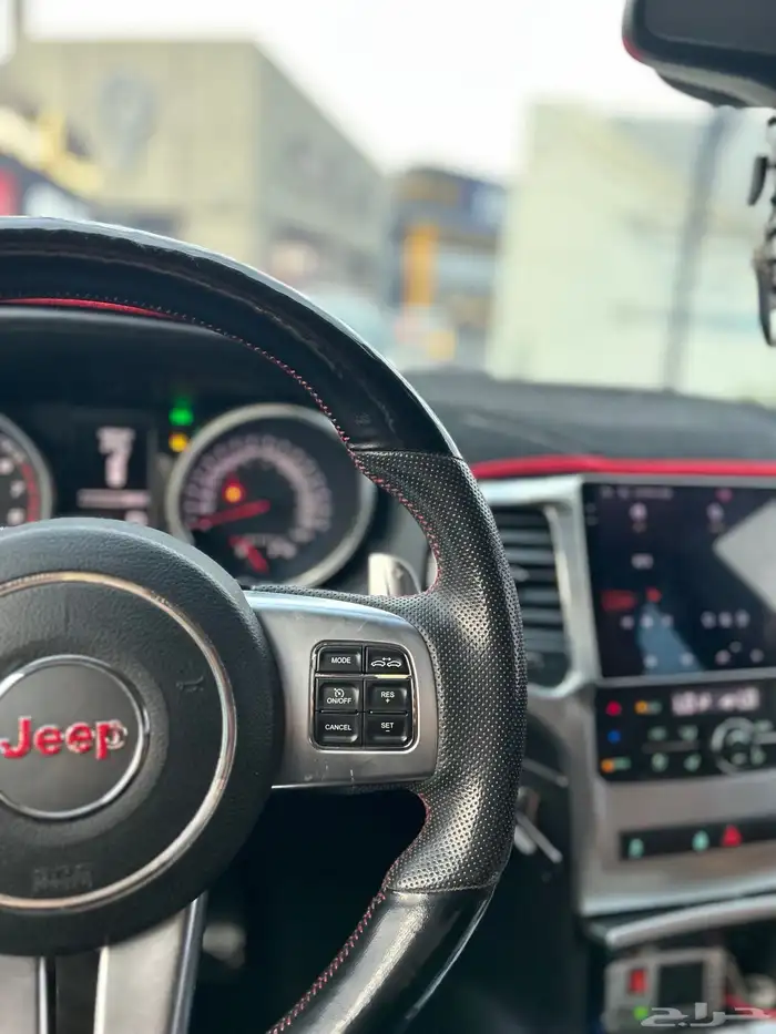 جراند شيروكي SRT 2013 6.4 14