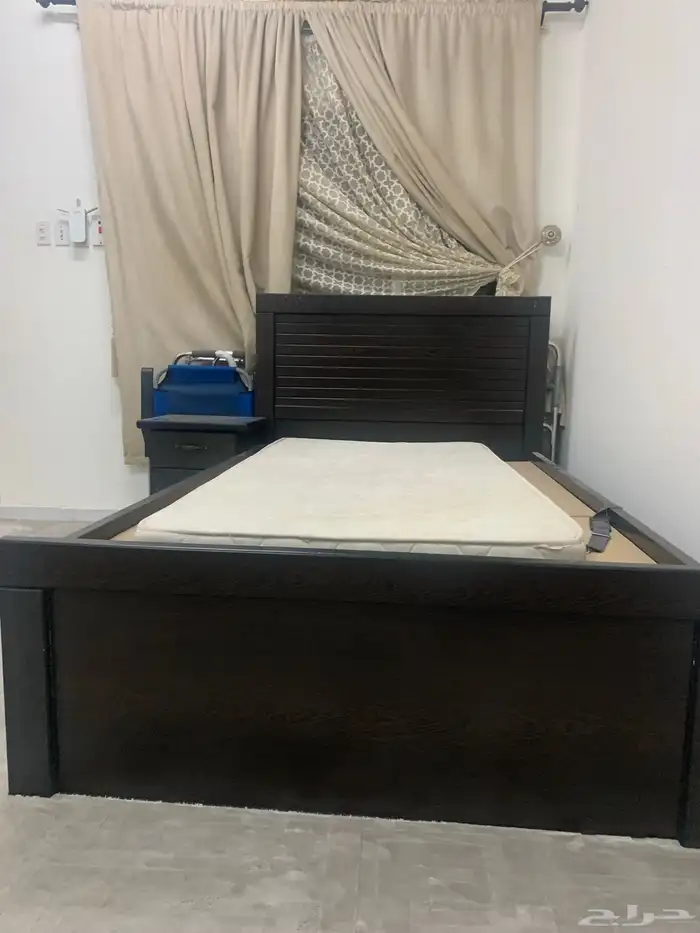 غرفه نفر ونص نظيفه قليل الاستخدام البيع عدم حاجه لها 0