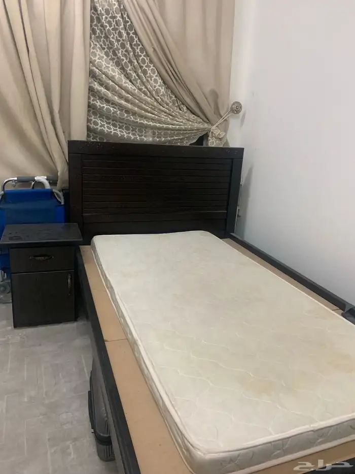 غرفه نفر ونص نظيفه قليل الاستخدام البيع عدم حاجه لها 2