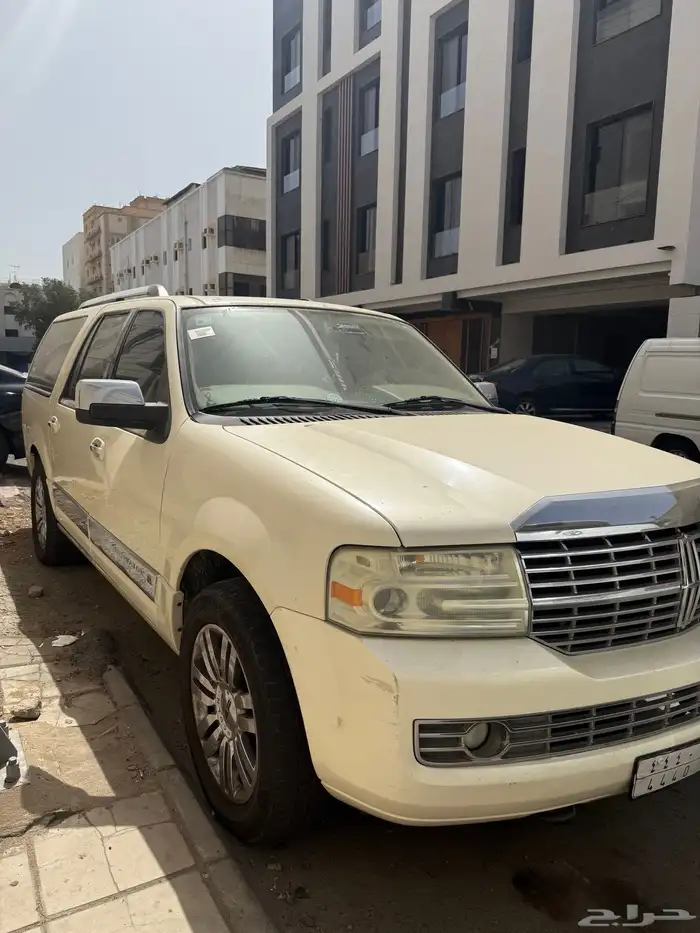 لينكون نافجيتور 2007 بدي طويل XL اللون ابيض الداخليه 15