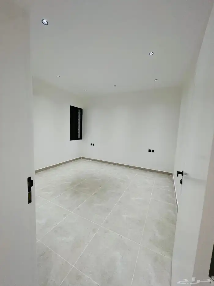 للبيع الآن شقق تمليك علوي مع سطح السعر 500 الف حي الضيافة 22