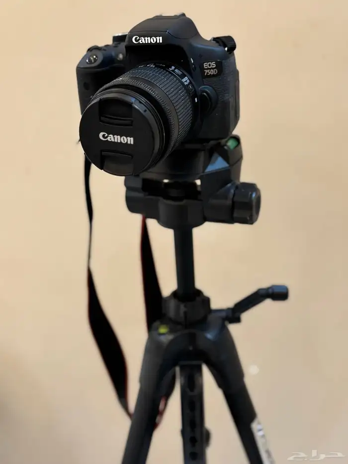 كاميرا Canon EOS 750D بحالة شبه جديدة 1