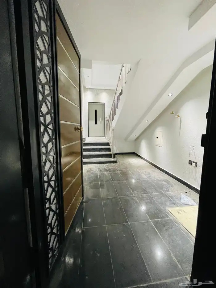 للبيع الآن شقق تمليك علوي مع سطح السعر 500 الف حي الضيافة 8