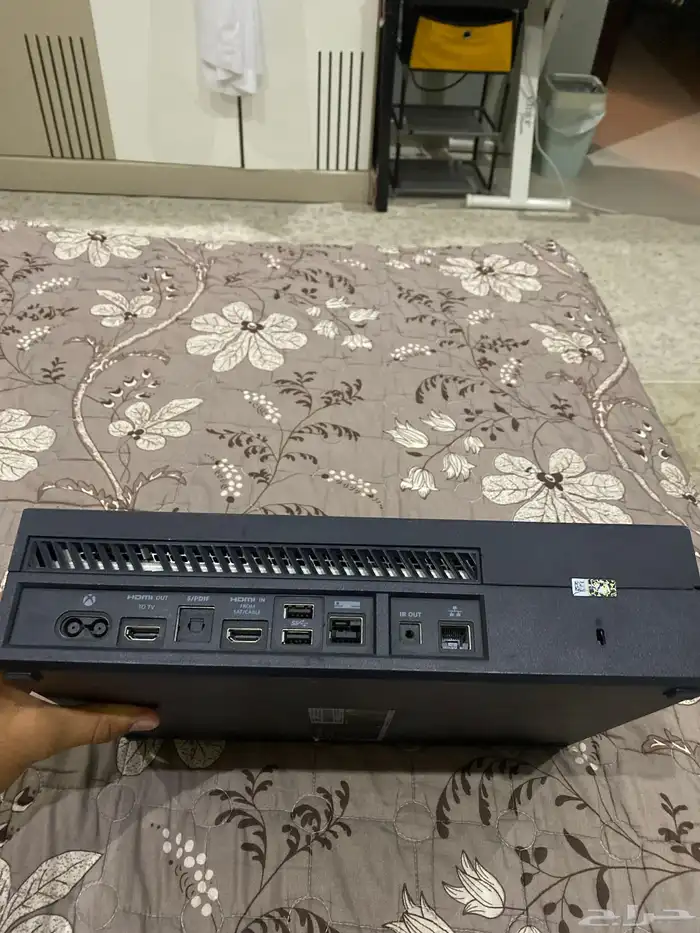 اكس بوكس ون عدل ولا فيه شي بكامل اغراضه 2