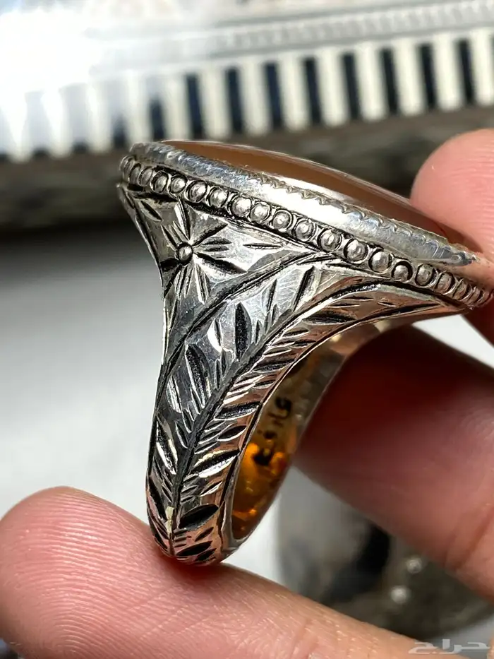 خاتم عقيق زجاجي مزعفر ومصور 2