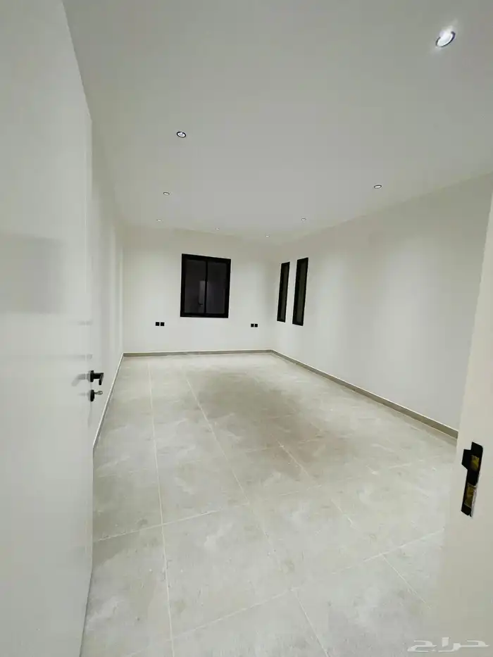 للبيع الآن شقق تمليك علوي مع سطح السعر 500 الف حي الضيافة 16