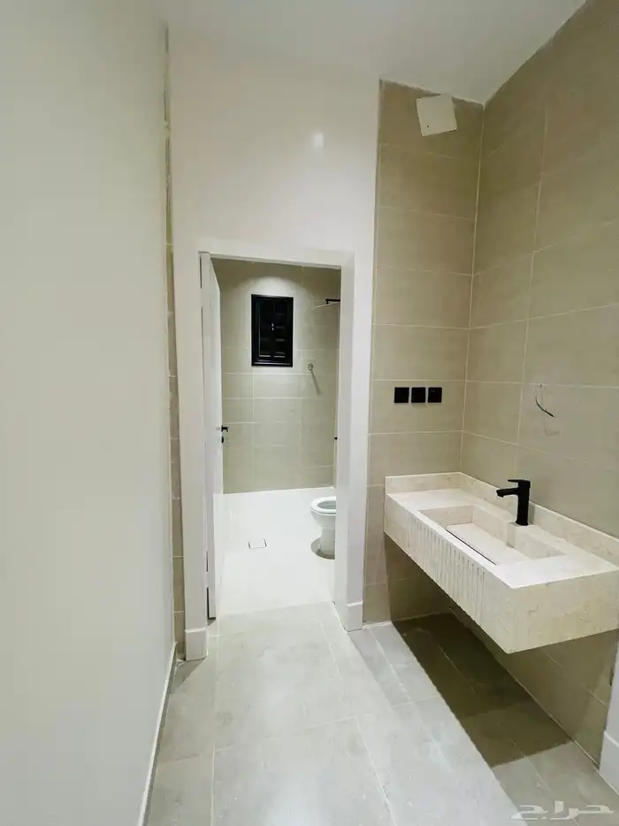 للبيع الآن شقق تمليك علوي مع سطح السعر 500 الف حي الضيافة 25