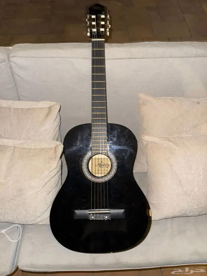 قيتار كلاسيك للبيع 0