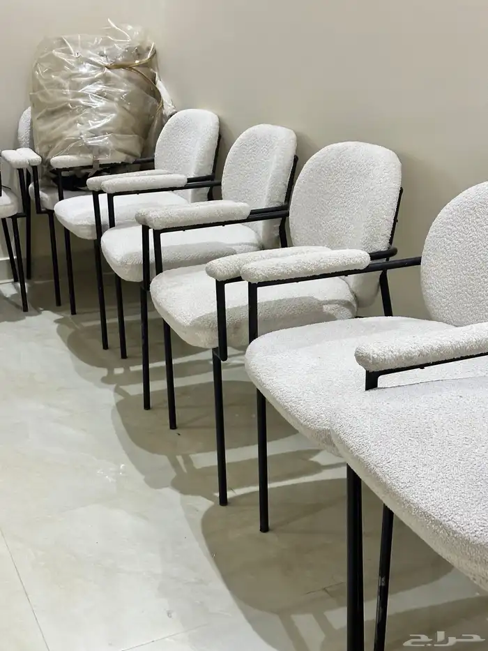 كراسي كوفي العدد تقريبا  26 كرسي 0