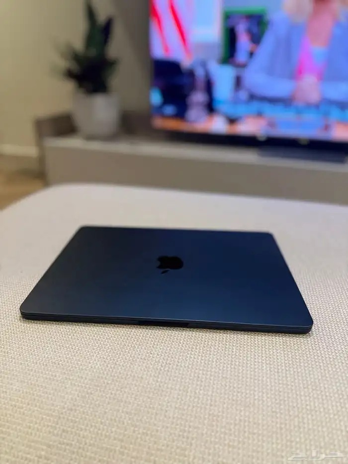 للبيع ماك بوك اير M2 شبه جديد 0