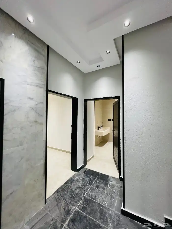 للبيع الآن شقق تمليك علوي مع سطح السعر 500 الف حي الضيافة 12