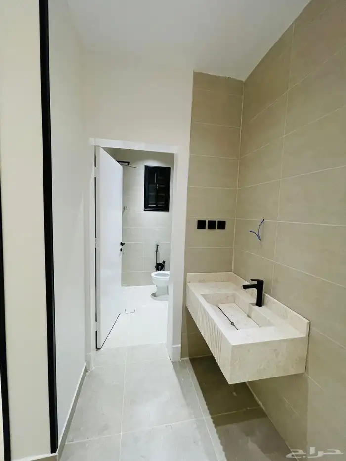 للبيع الآن شقق تمليك علوي مع سطح السعر 500 الف حي الضيافة 20