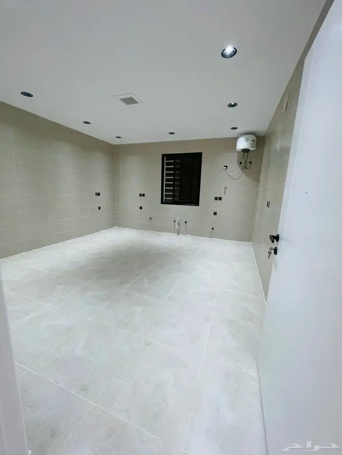 للبيع الآن شقق تمليك علوي مع سطح السعر 500 الف حي الضيافة 19