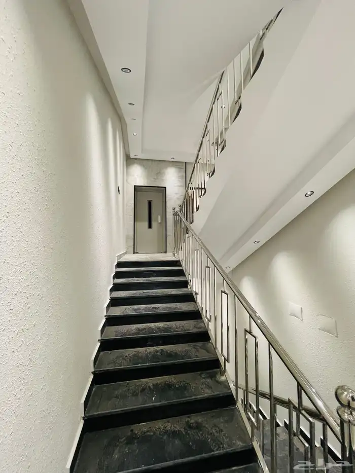 للبيع الآن شقق تمليك علوي مع سطح السعر 500 الف حي الضيافة 10