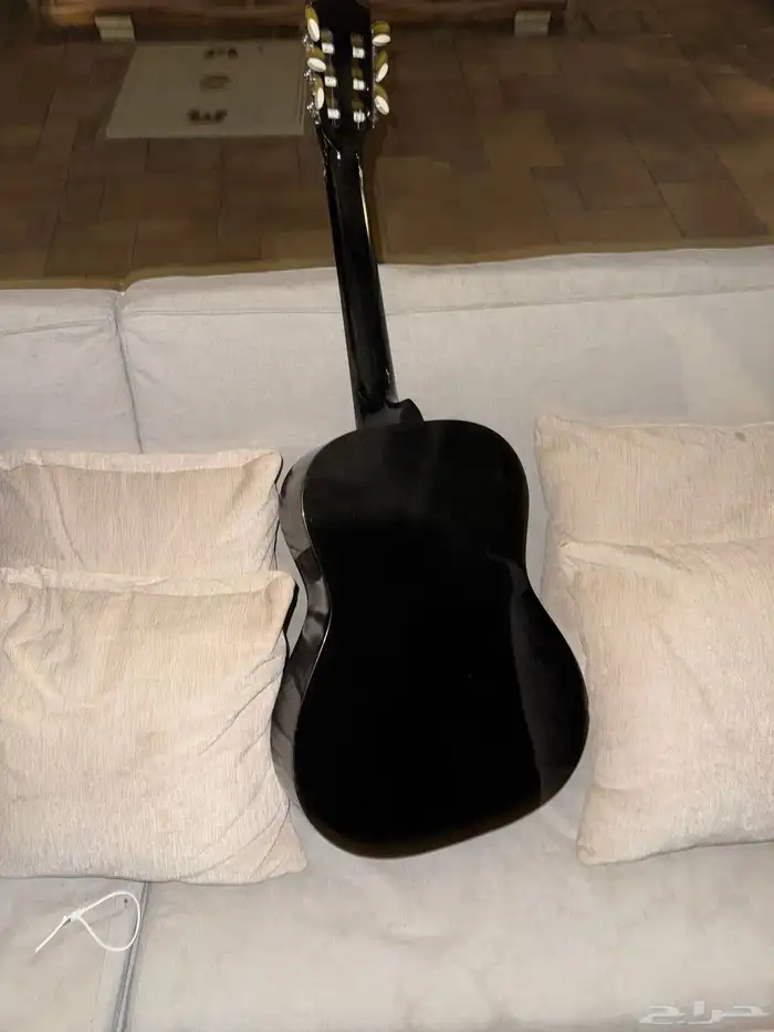 قيتار كلاسيك للبيع 1