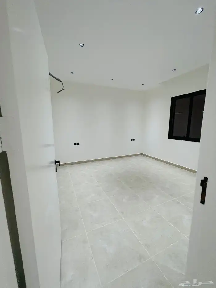 للبيع الآن شقق تمليك علوي مع سطح السعر 500 الف حي الضيافة 23