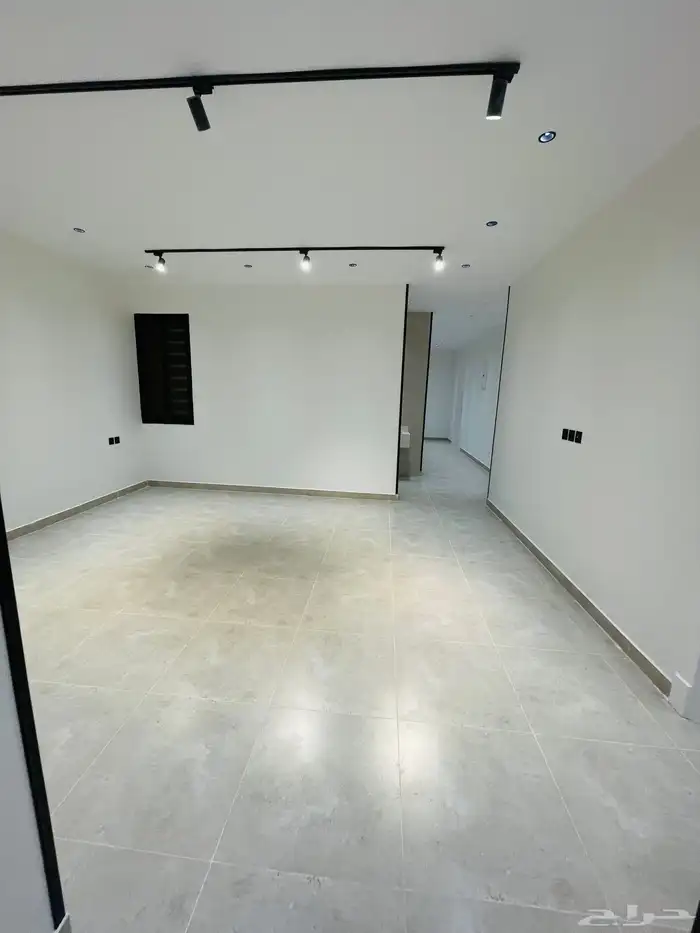 للبيع الآن شقق تمليك علوي مع سطح السعر 500 الف حي الضيافة 18