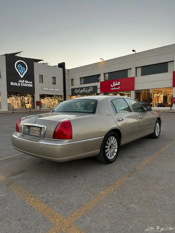 لينكون تاون كار 2005 نظيف جدا 3