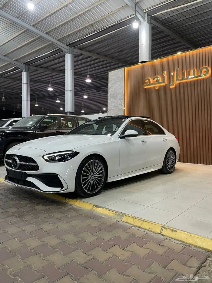 مرسيدس C300 موديل 2023 فل كامل 4