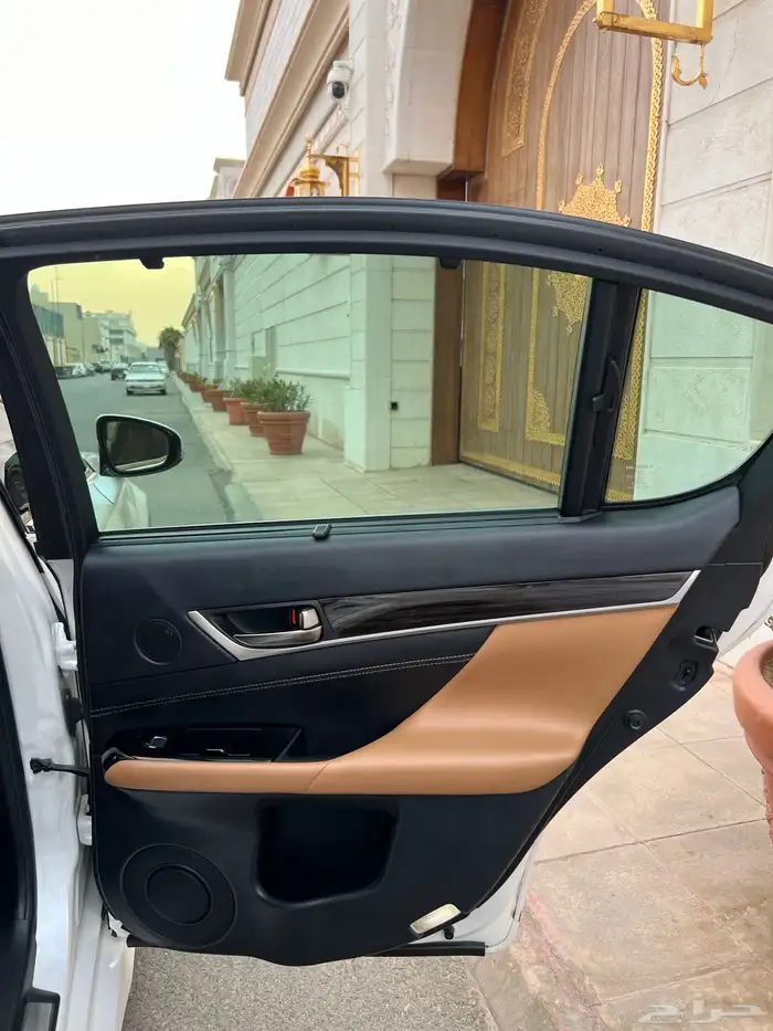 للبيع لكزس GS 350 2018 DD شبه الجديده 52