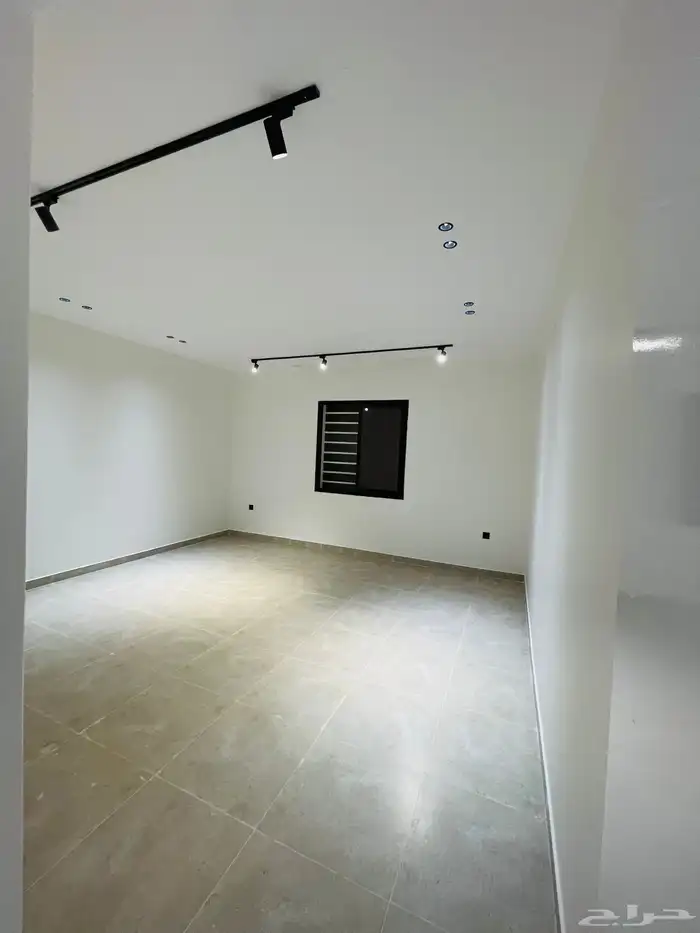 للبيع الآن شقق تمليك علوي مع سطح السعر 500 الف حي الضيافة 21