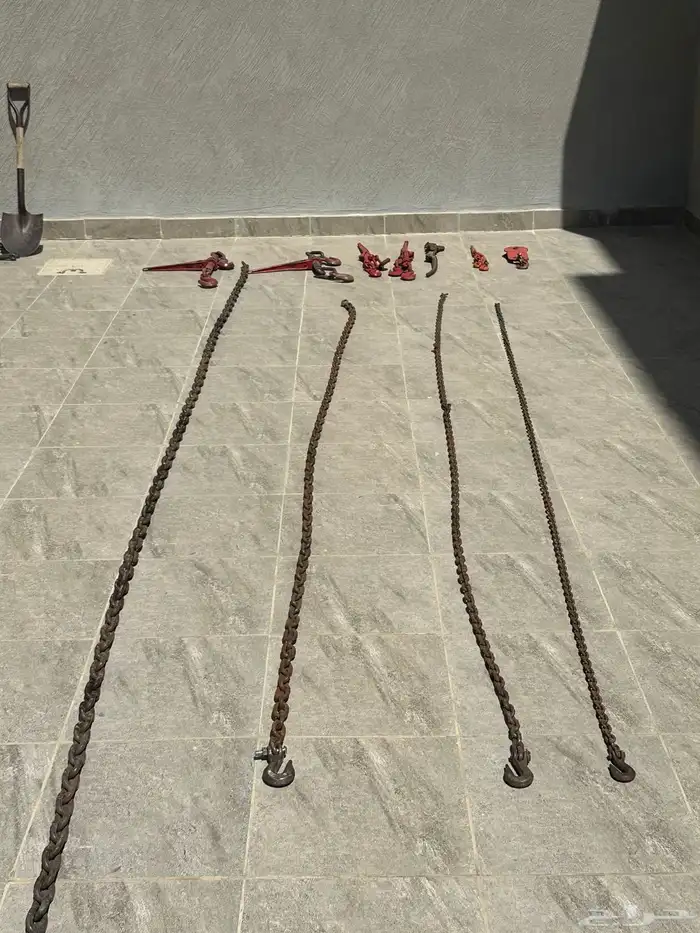 للبيع مستلزمات سطحه او تريلا سلاسل وشدادات عكسية 0