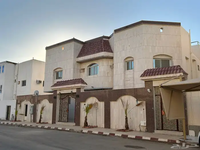 فيلا تشطيب فاخر درج داخلي حي الخالدية 1