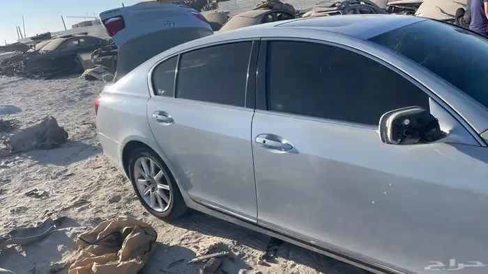 قطع غيار لكزسgs300 السياره في البحرين 9