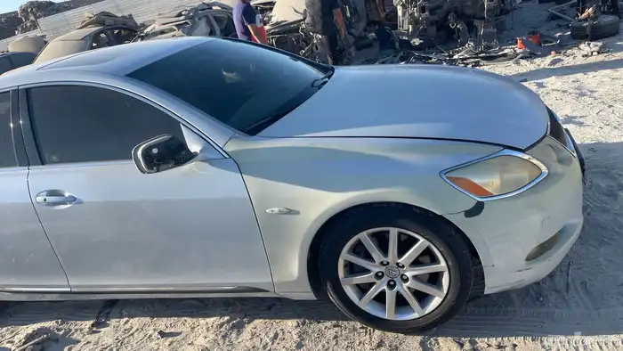 قطع غيار لكزسgs300 السياره في البحرين 13