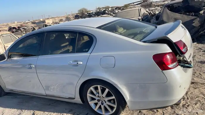 قطع غيار لكزسgs300 السياره في البحرين 4