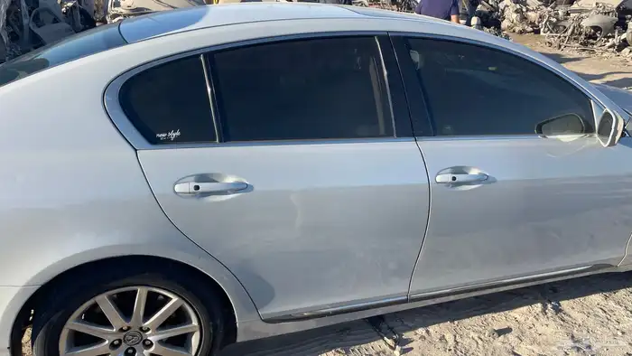 قطع غيار لكزسgs300 السياره في البحرين 10