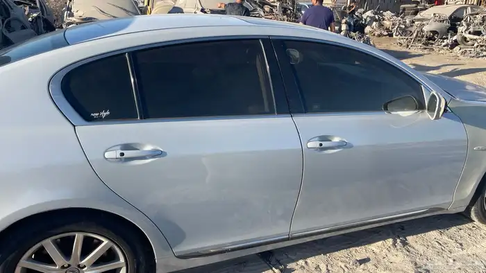 قطع غيار لكزسgs300 السياره في البحرين 11