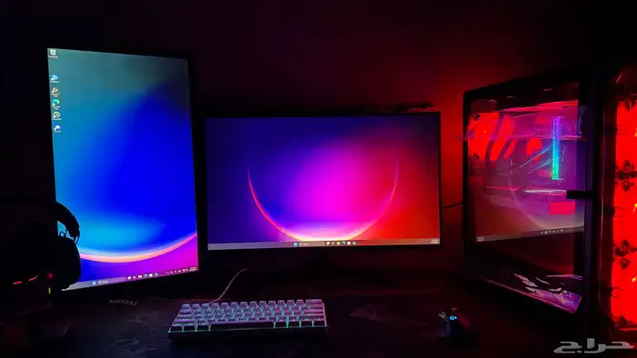 للبيع بي سي قيمنق متكامل مع شاشتين واكسسوارات 2