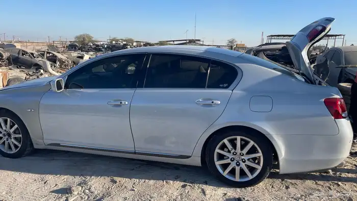 قطع غيار لكزسgs300 السياره في البحرين 22