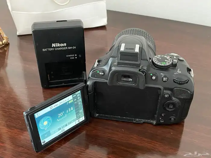 للبيع كاميرا نيكون D5100 نظيفه 5